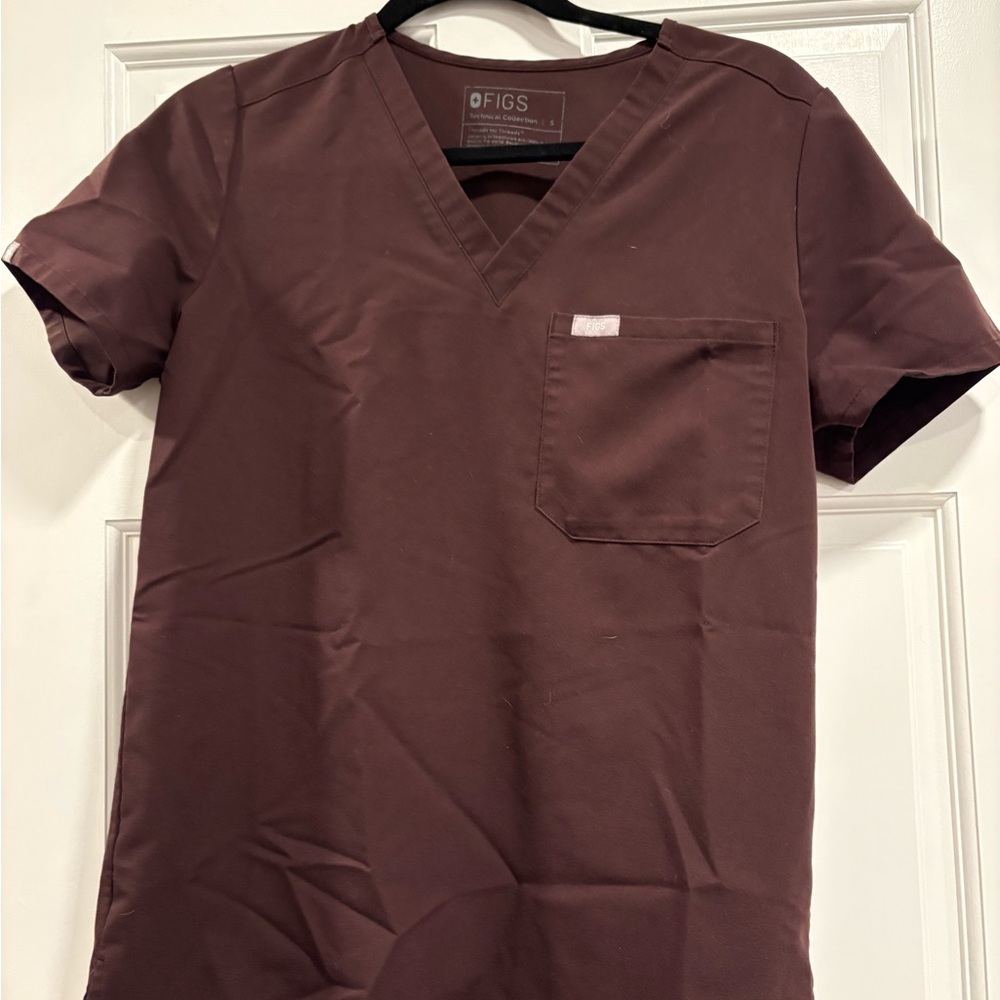 Figs scrub top in espresso